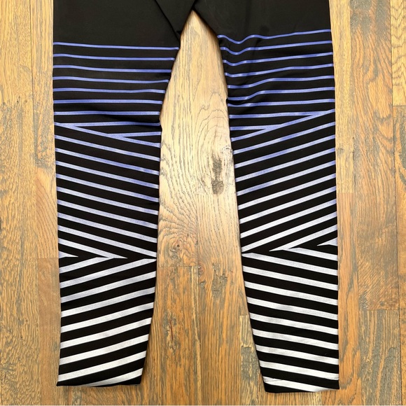 Nike Epic Lux Running Pants - Picture 3 of 10